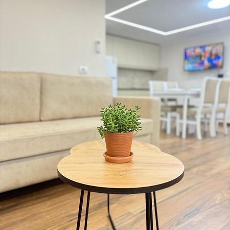 Flors Apartments Дуррес Екстер'єр фото