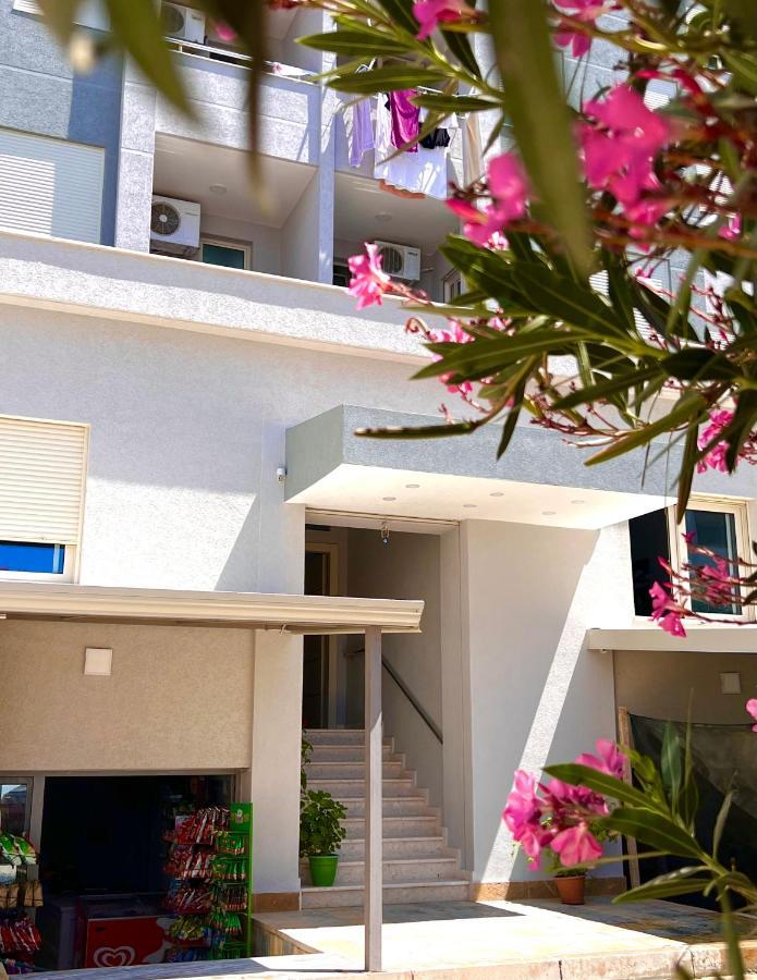 Flors Apartments Дуррес Екстер'єр фото