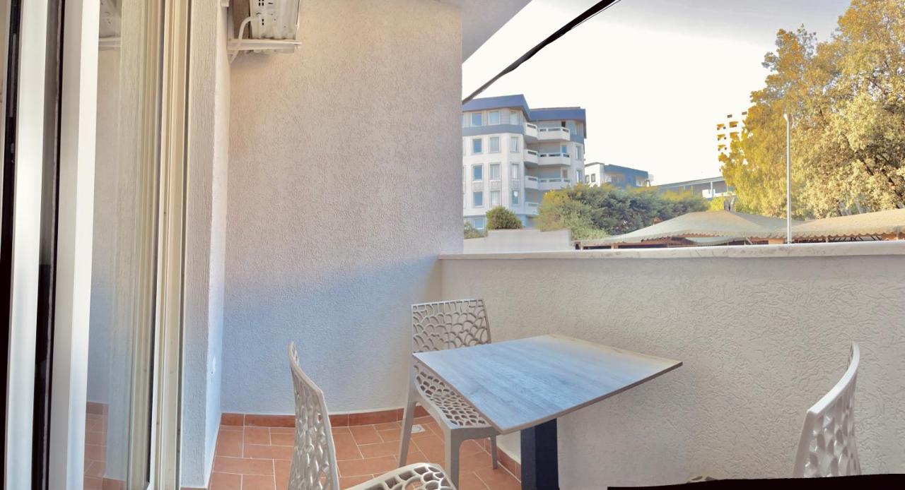 Flors Apartments Дуррес Екстер'єр фото